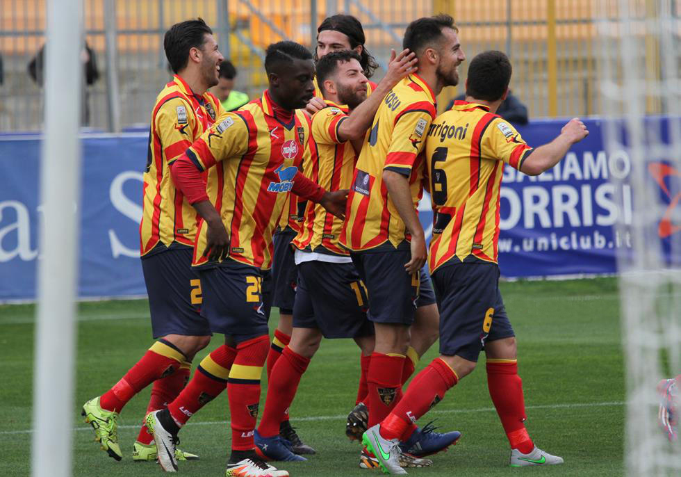 lecce-vs-fidelis-andria-tip-bong-da-23-3-2018 2