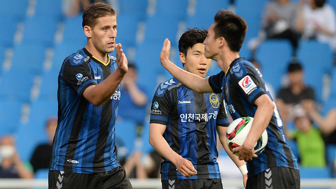 incheon-united-vs-gangwon-fc-tip-bong-da-11-7-2018 2