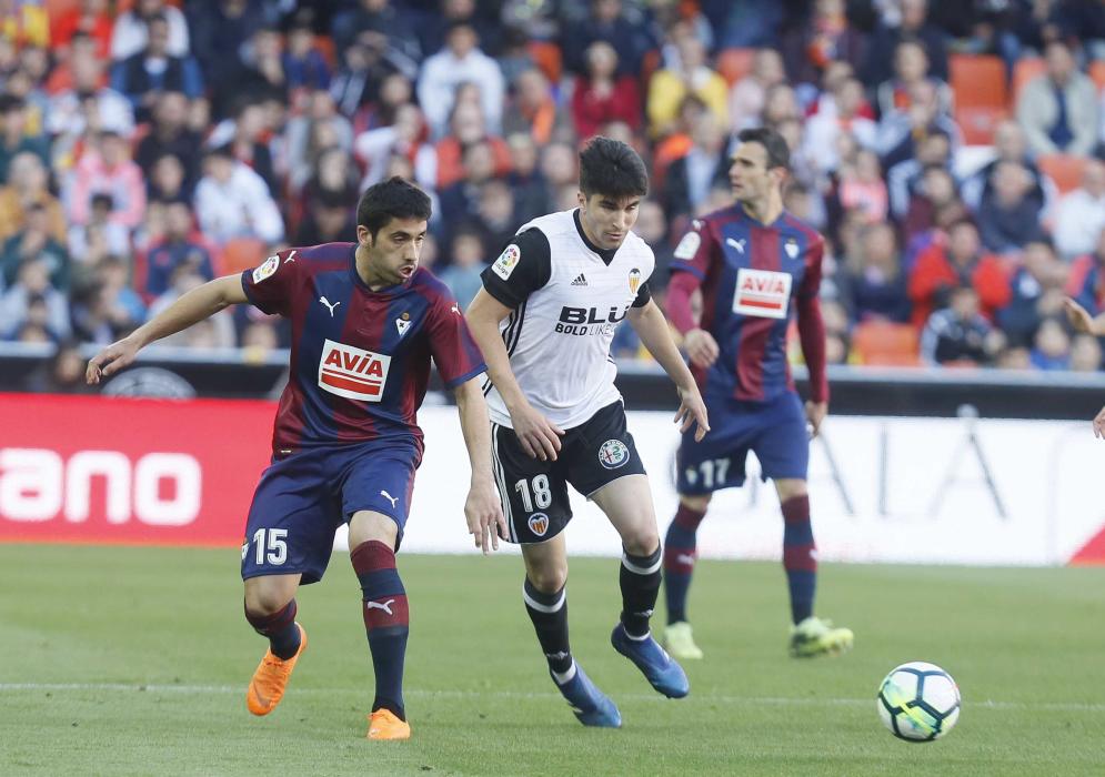 Eibar-vs-Valencia-“Bay-doi”-cat-canh-0h30-ngay-26-06-VDQG-Tay-Ban-Nha-–-La-Liga-3