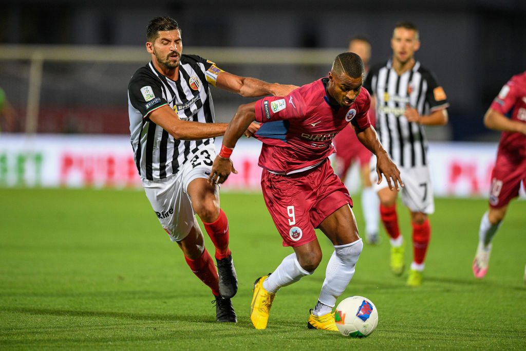 CITTADELLA, ITALY - JULY 17: Riccardo Brosco of FC Ascoli challenges for the ball with Davide Diaw of AS Cittadella during the serie B match between AS Cittadella and Ascoli Calcio on July 17, 2020 in Cittadella, Italy. (Photo by Getty Images/Getty Images)