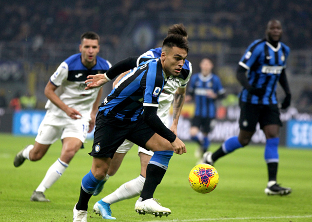 MILAN, ITALY - JANUARY 11: Lautaro Martínez of FC Internazionale scoring his goal 1-0 ,during the Serie A match between FC Internazionale and Atalanta BC at Stadio Giuseppe Meazza on January 11, 2020 in Milan, Italy. (Photo by MB Media/Getty Images)