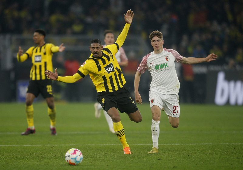 Tip kèo bóng đá trận Borussia Dortmund vs Augsburg uk88