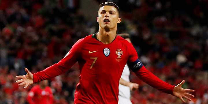 Cầu thủ Cristiano Ronaldo lập kỷ lục tham dự giải vô địch Châu Âu (Euro) 6 lần