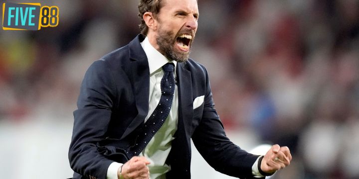 Southgate: 'Bellingham tự viết kịch bản'