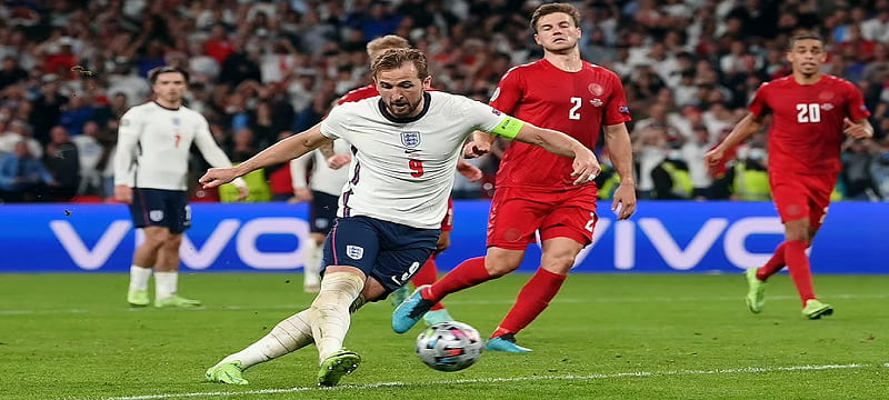 Cầu thủ Harry Kane đang cố gắng để ghi bàn nhiều hơn và giành được giải thưởng Chiếc giày vàng