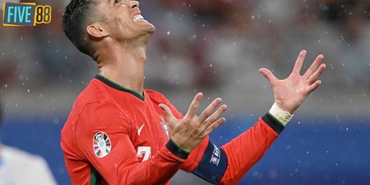 Cristiano Ronaldo Tuyên Bố Giã Từ Euro Sau Thảm Kịch Ở Slovenia