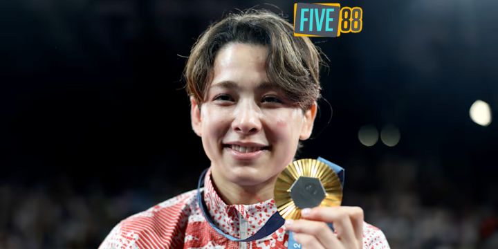 Thiếu niên McIntosh giành huy chương vàng Olympic đầu tiên