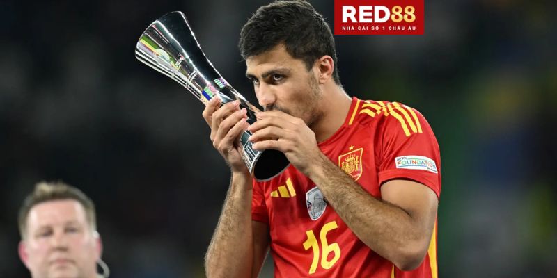 UEFA điều tra pha vạ miệng của Rodri