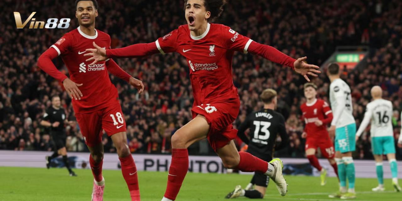 Liverpool tiếp tục vững vàng trên ngôi đầu bảng Ngoại Hạng Anh, đối đầu với đội cuối bảng Southampton