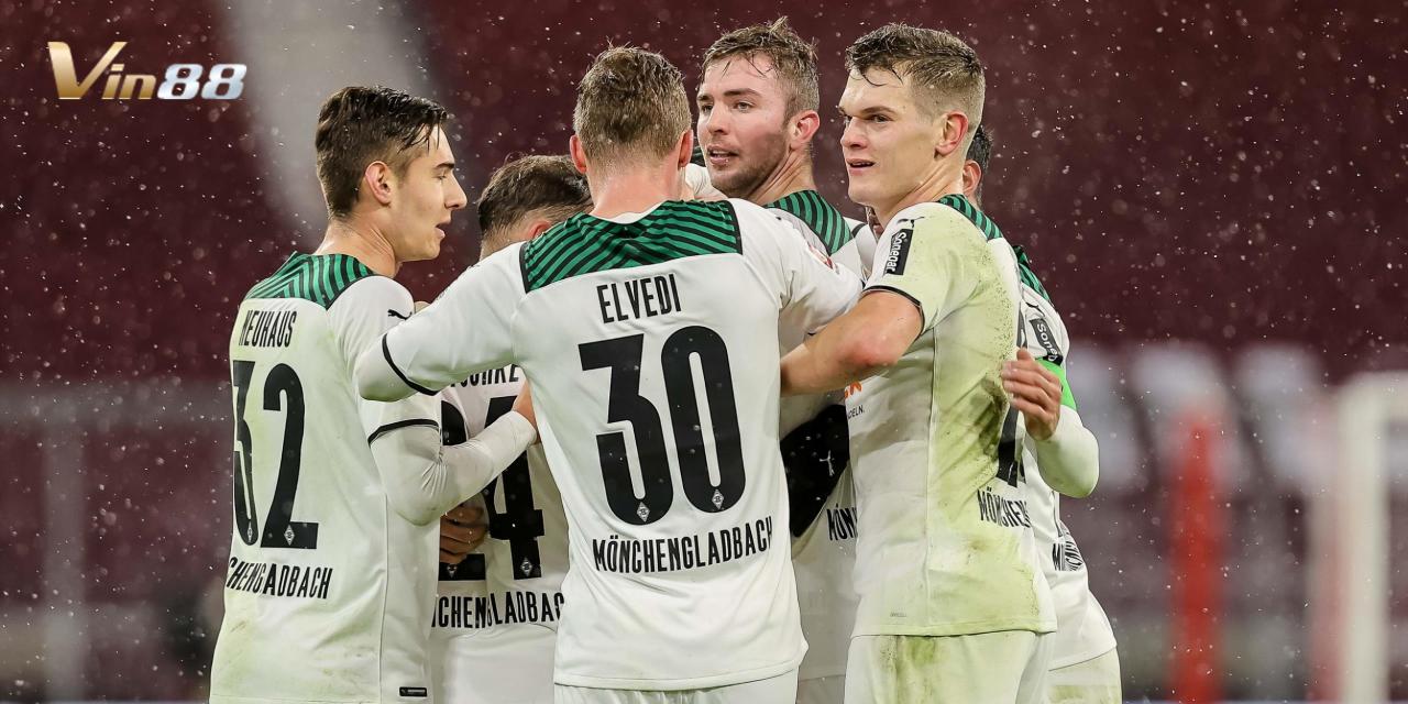 Borussia M'gladbach đứng thứ 11, trong khi Holstein Kiel xếp thứ 17 trước vòng 14 Bundesliga