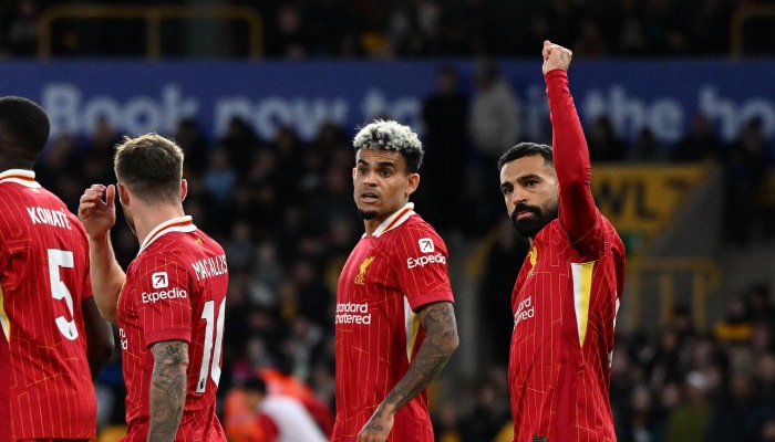 Aston Villa đấu với Liverpool