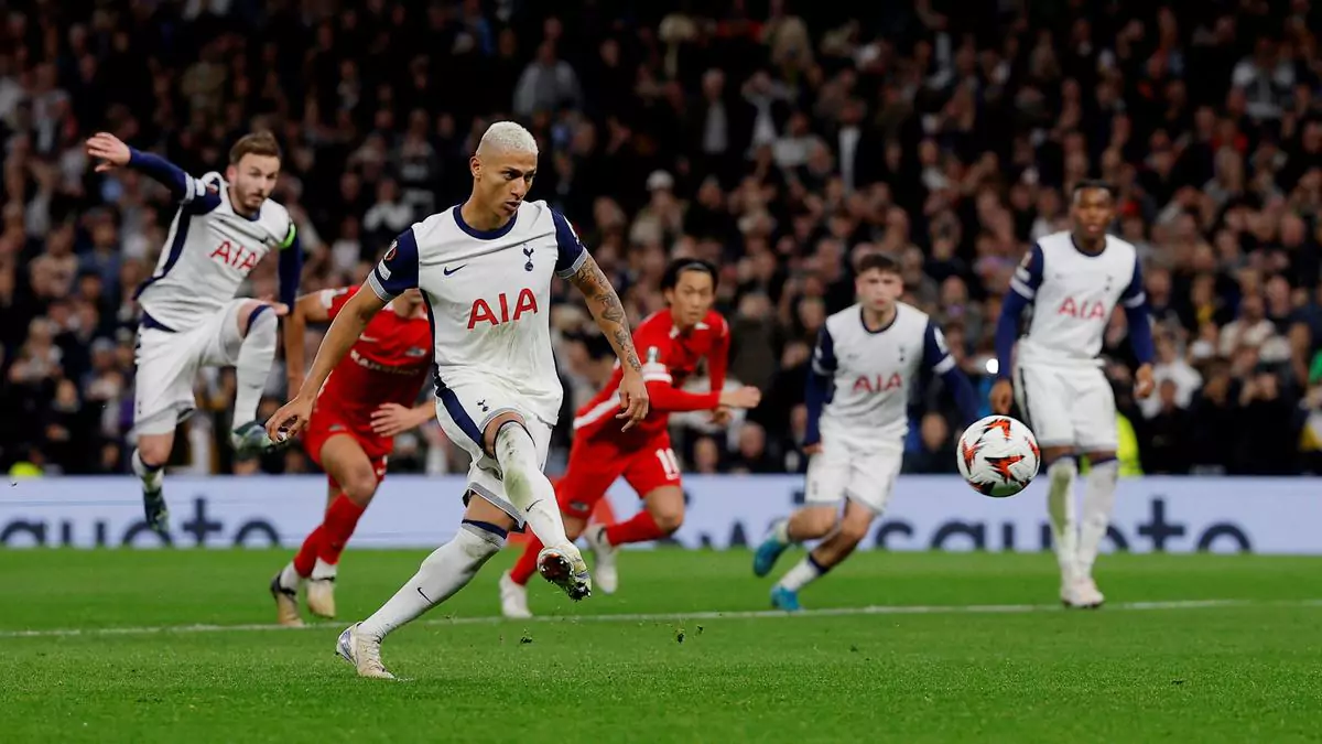 Nhận định AZ Alkmaar vs Tottenham