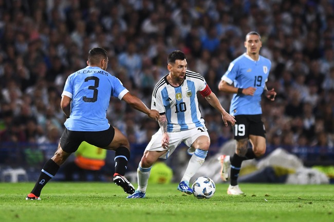 Màn đụng độ Uruguay vs Argentina