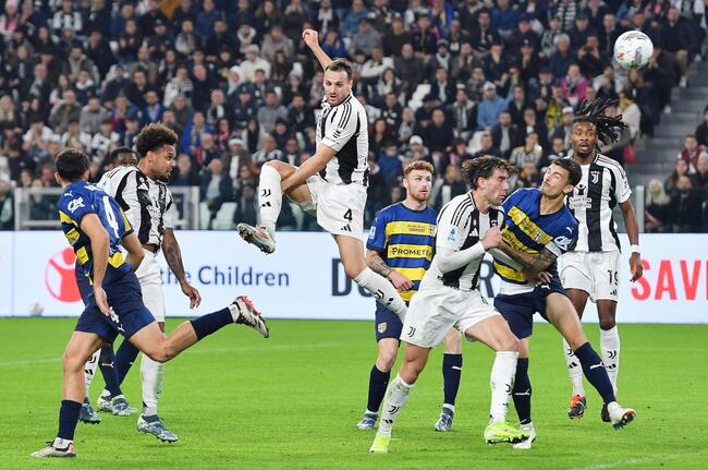 Màn đụng độ Parma vs Juventus