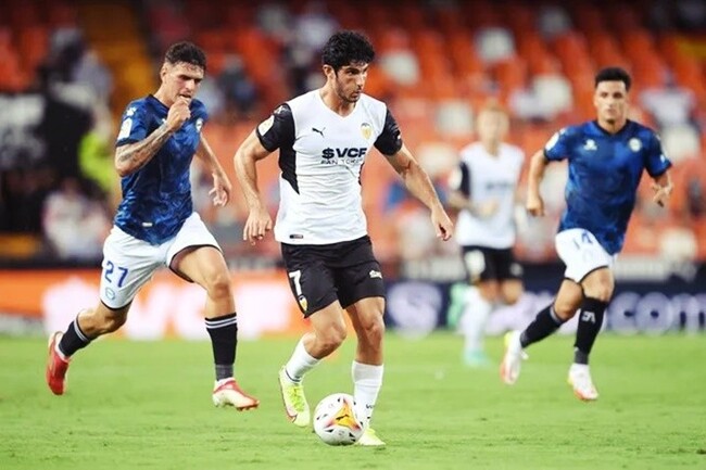 Màn đụng độ Alaves vs Valencia