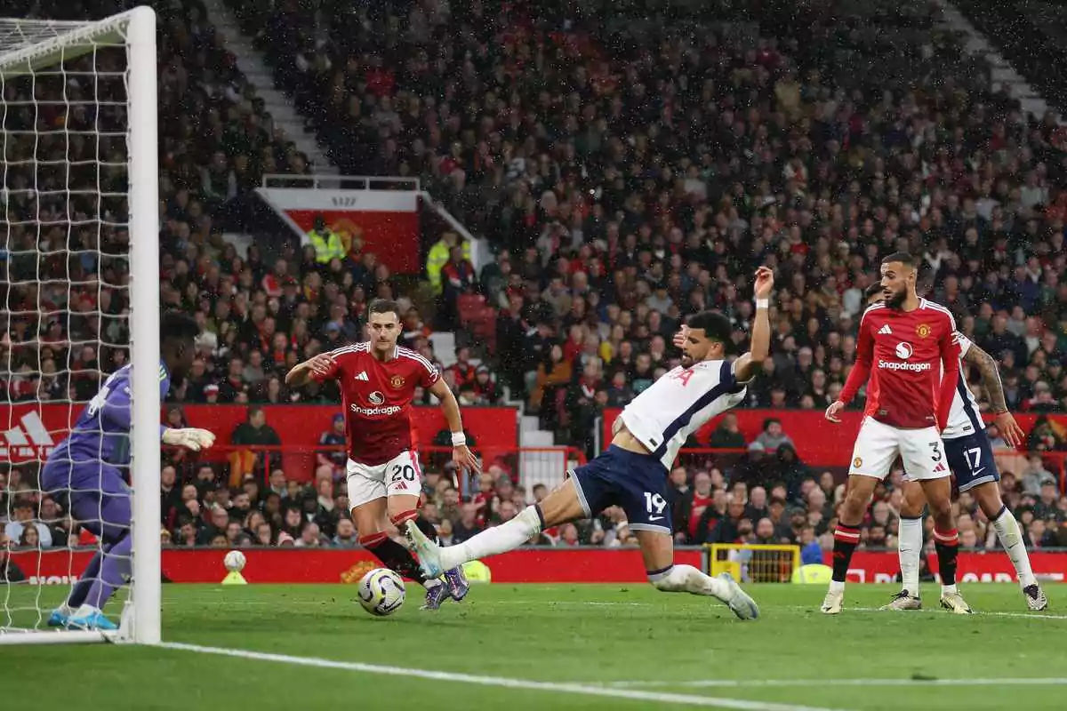 Nhận định Tottenham vs Man United