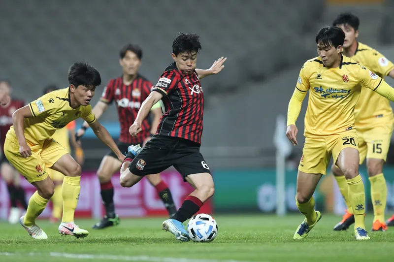 Tip kèo bóng đá trận Gwangju vs FC Seoul uk88