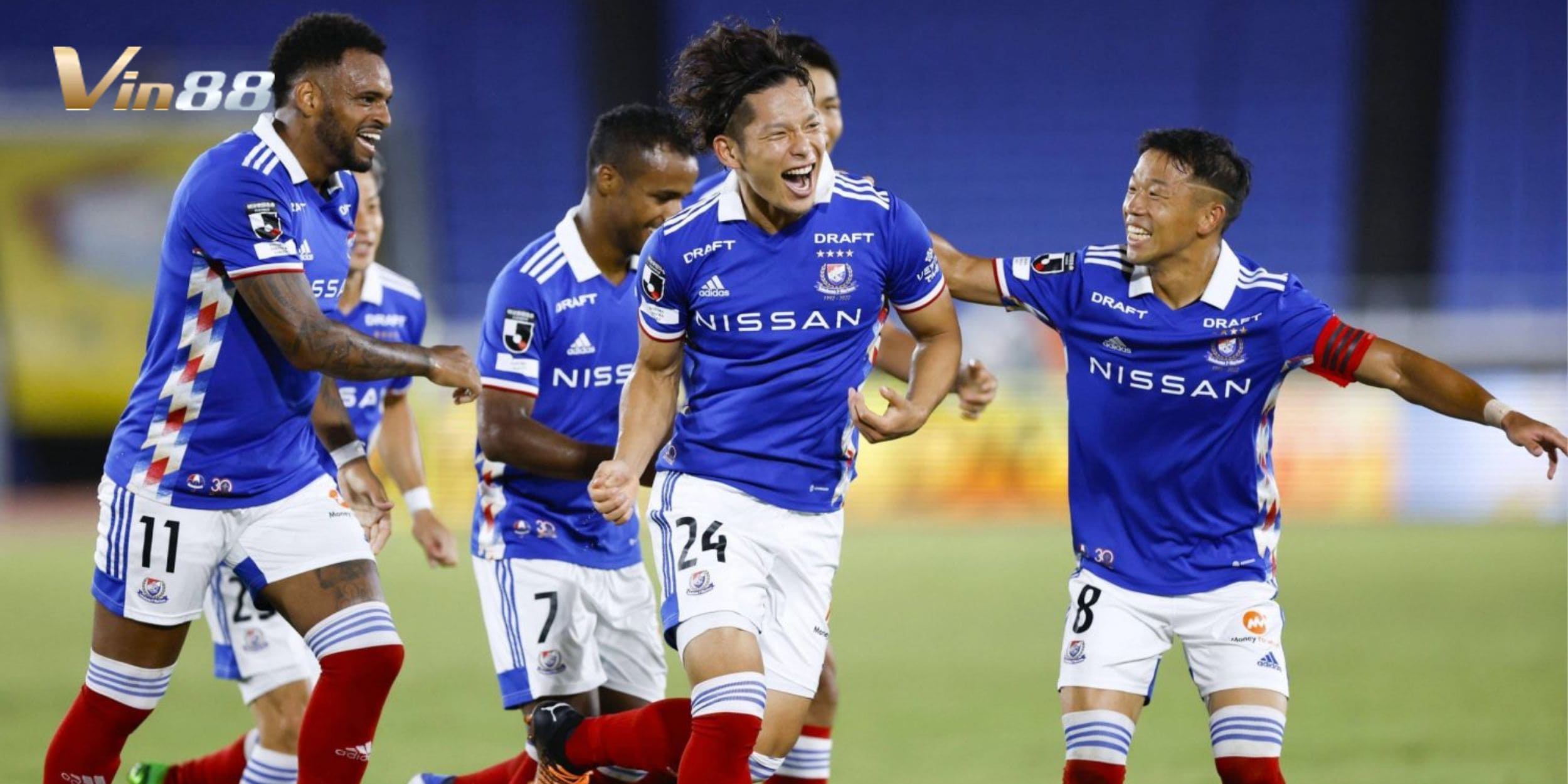 Liverpool 4-3-3 đối đầu Yokohama 4-2-3-1