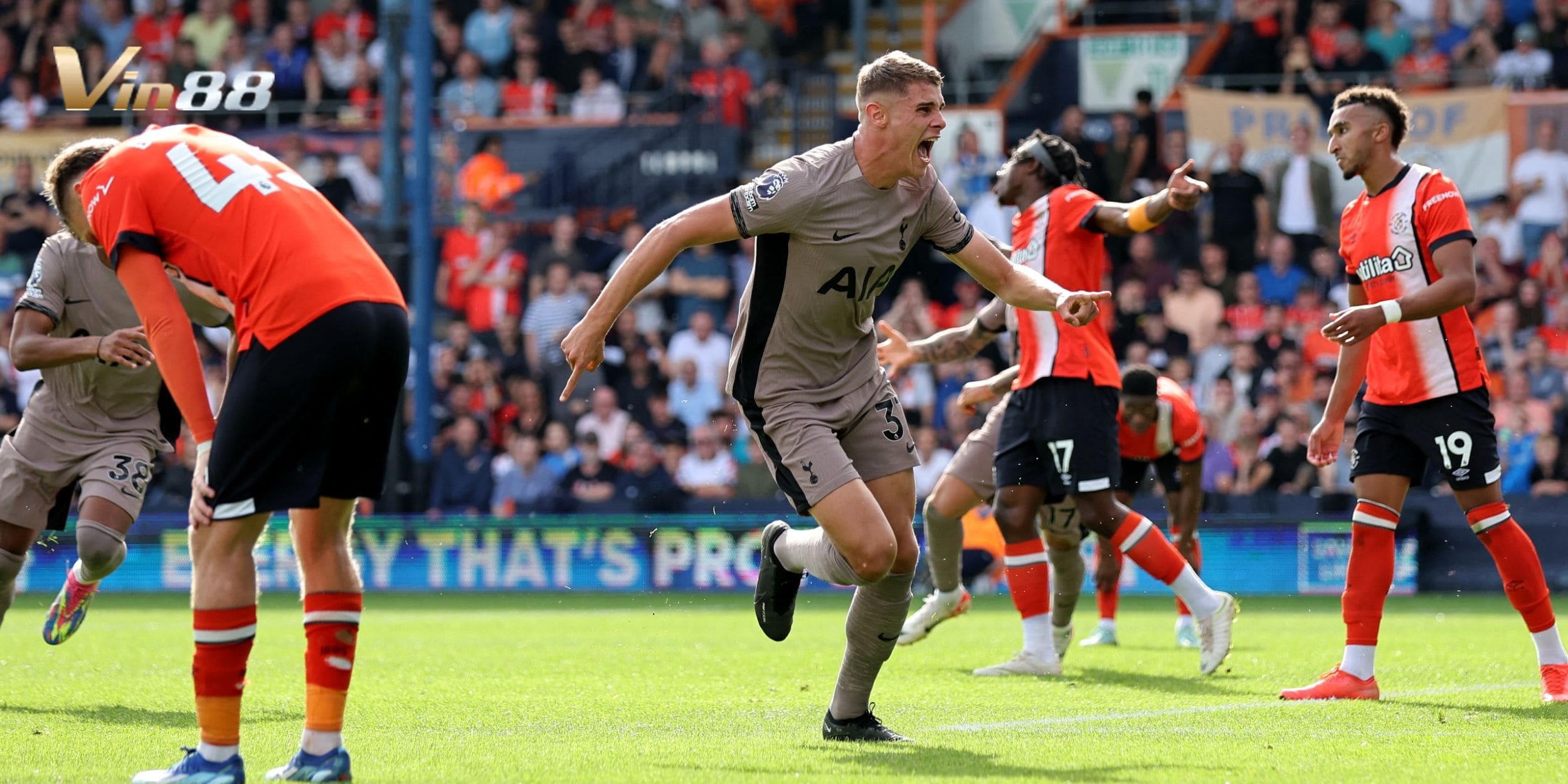 Tottenham tung đội hình kết hợp trẻ vs kinh nghiệm, Luton giữ bộ khung ổn định