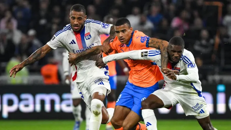 Tip kèo bóng đá trận Lyon vs Marseille uk88