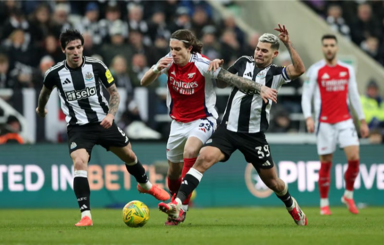 Trước trận đấu Newcastle vs Arsenal