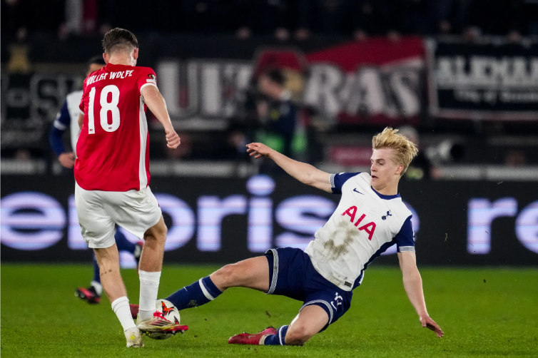 Trước trận đấu Leeds vs Tottenham