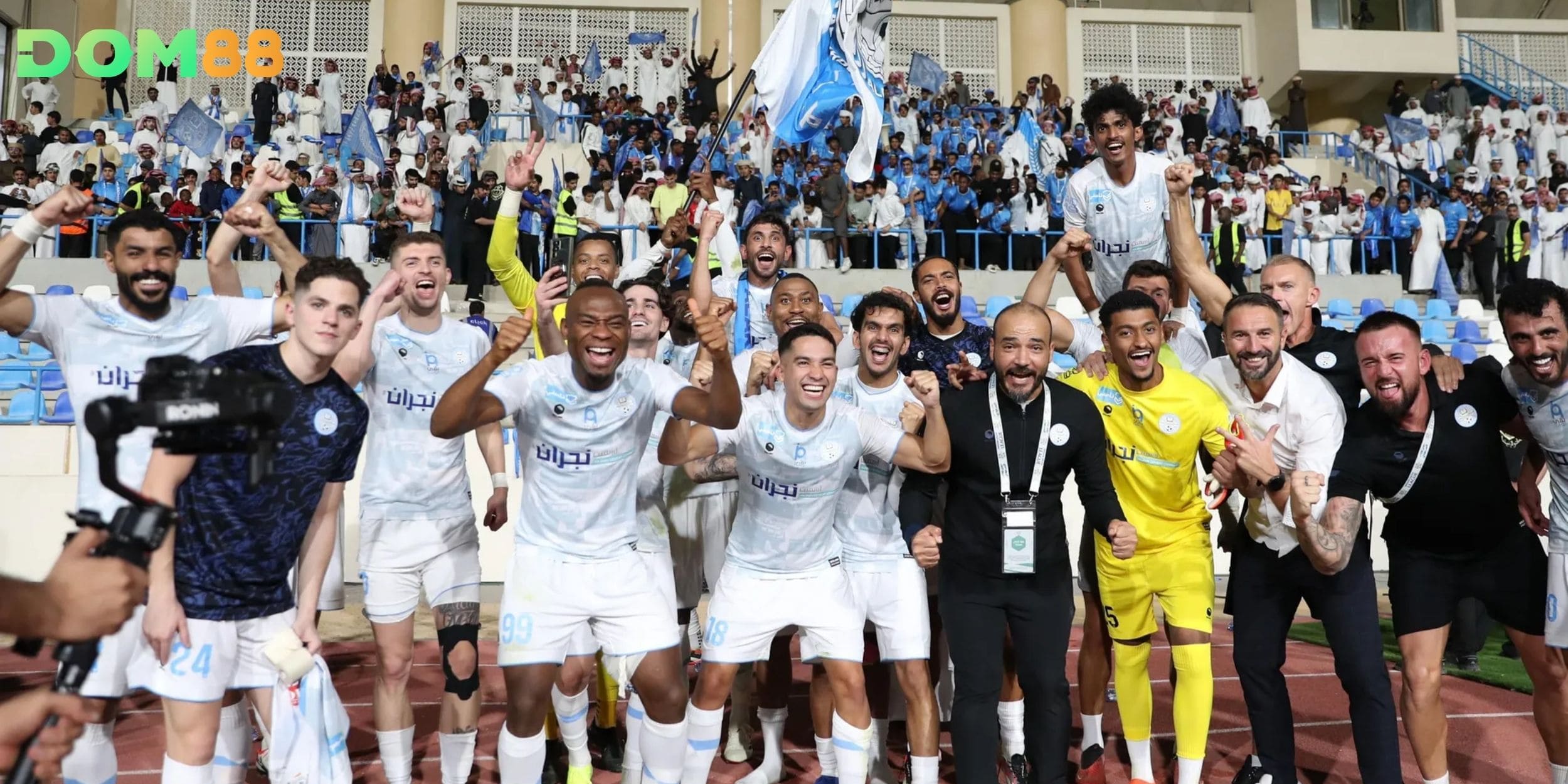 Akhdoud áp dụng chiến thuật 5-3-2 để tăng cường phòng ngự