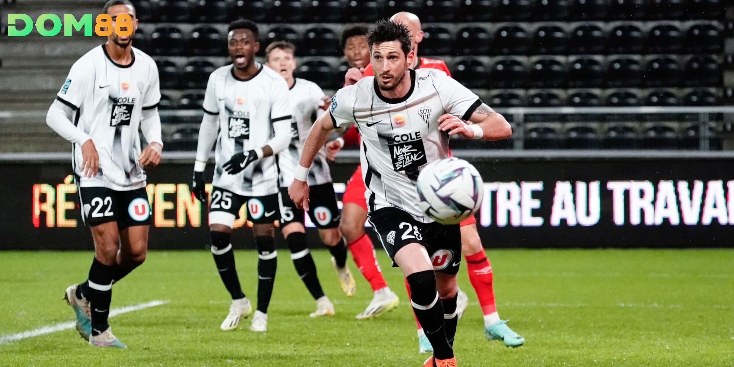 Angers SCO duy trì phong độ ổn định với ba chiến thắng sau năm trận