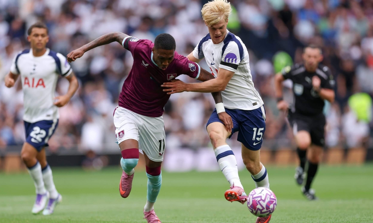 Phân tích phong độ Burnley vs Tottenham
