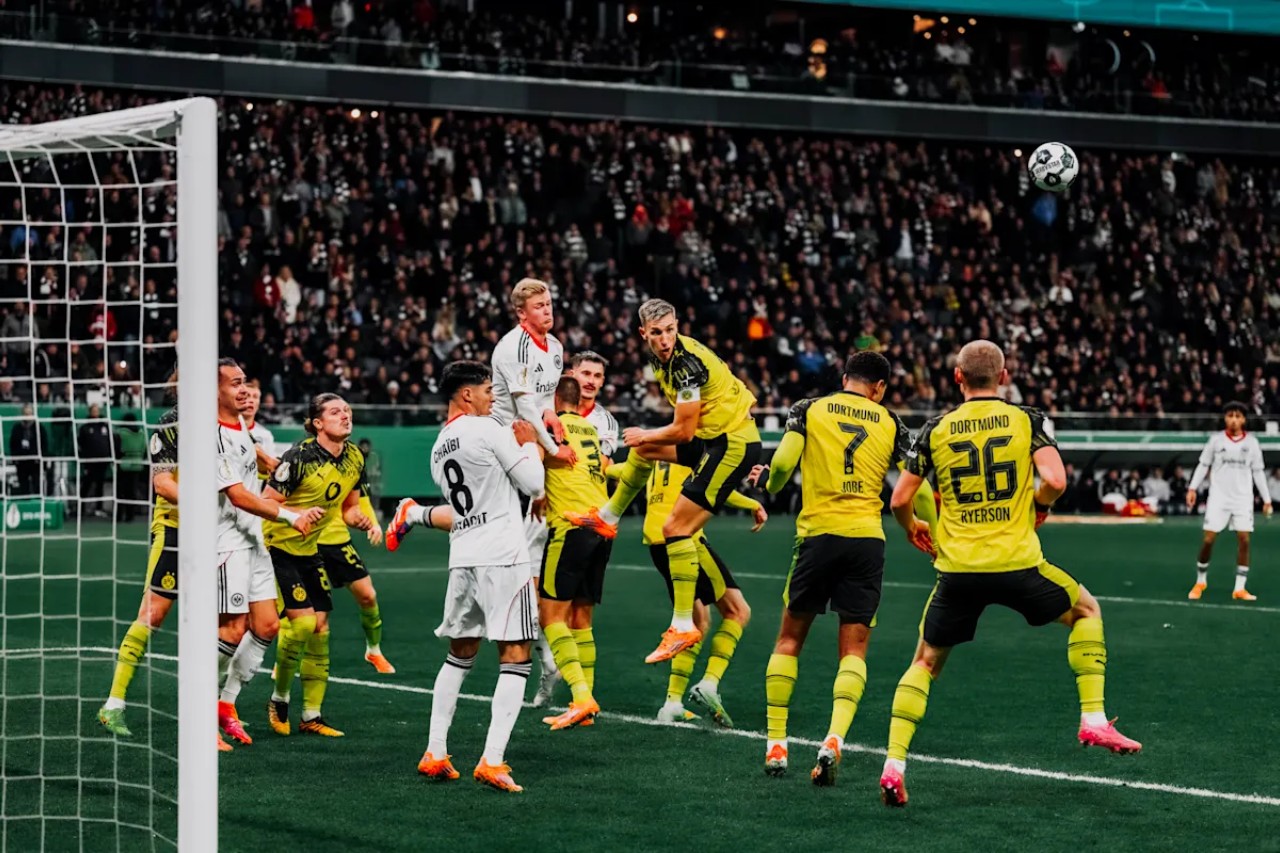 Trước giờ bóng lăn