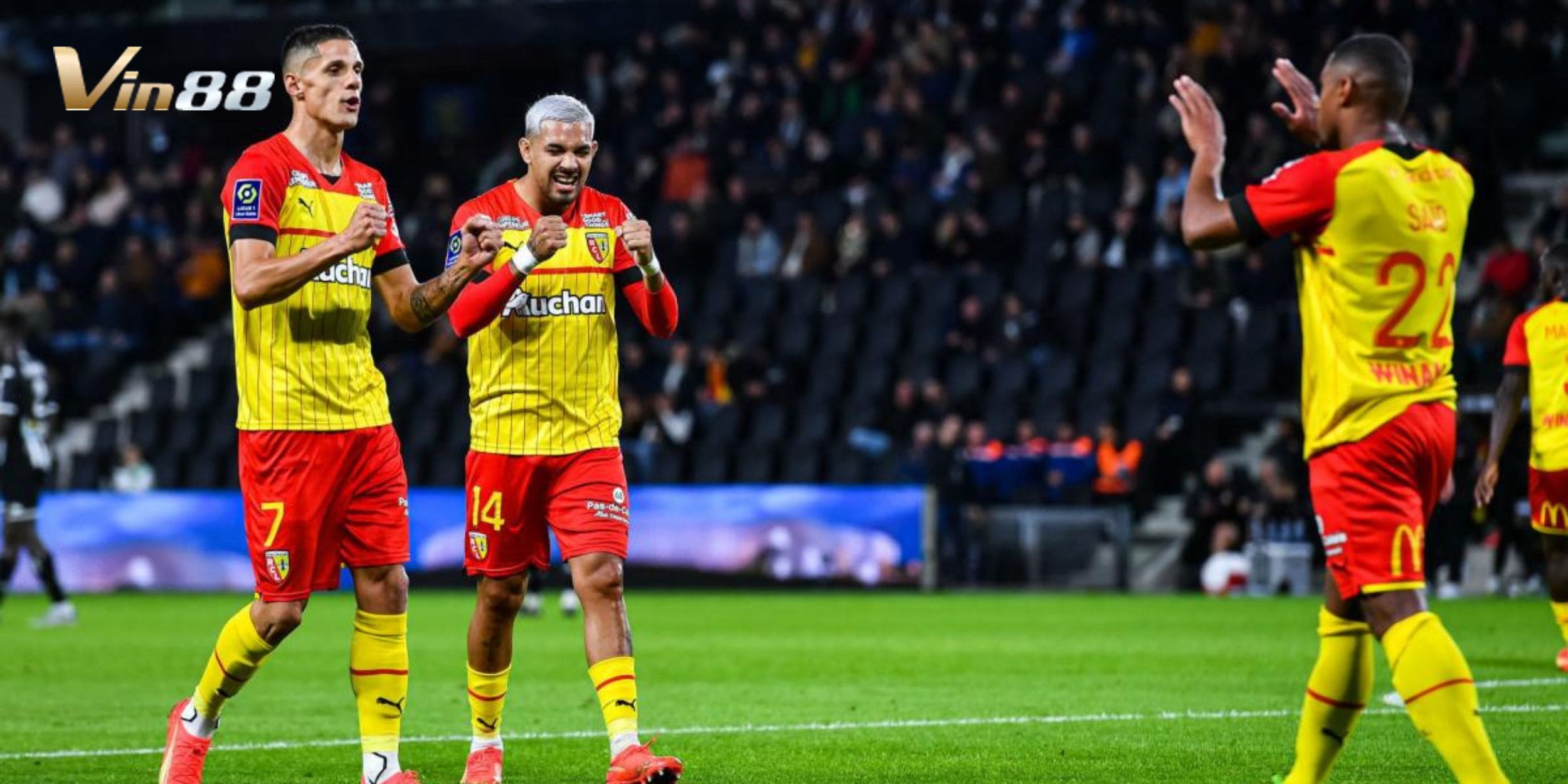 Lens dẫn đầu Ligue 1 với phong độ ổn định vượt trội