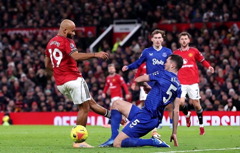 Everton khó lòng cản bước Man United