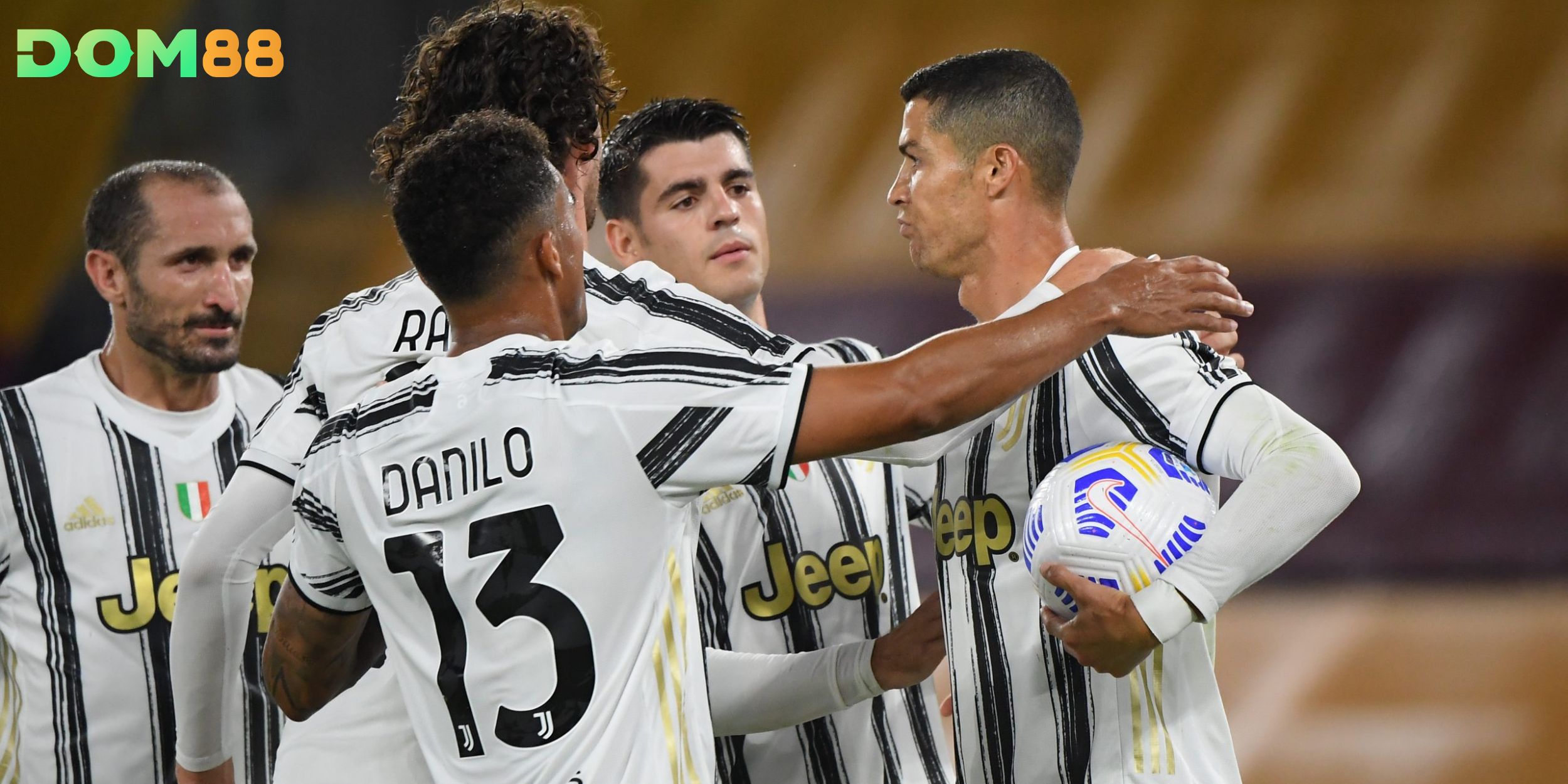 Hàng thủ Juventus tiếp tục là điểm tựa vững chắc tại Champions League