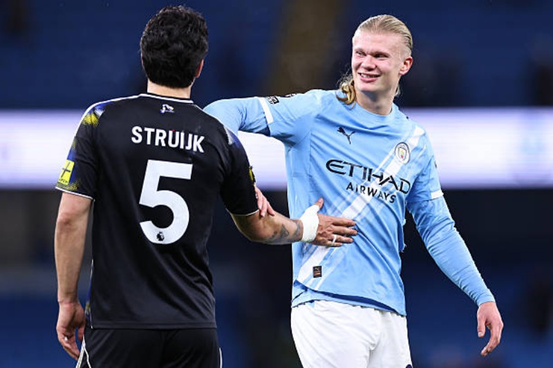 Leeds United ngậm trái đắng trước Man City