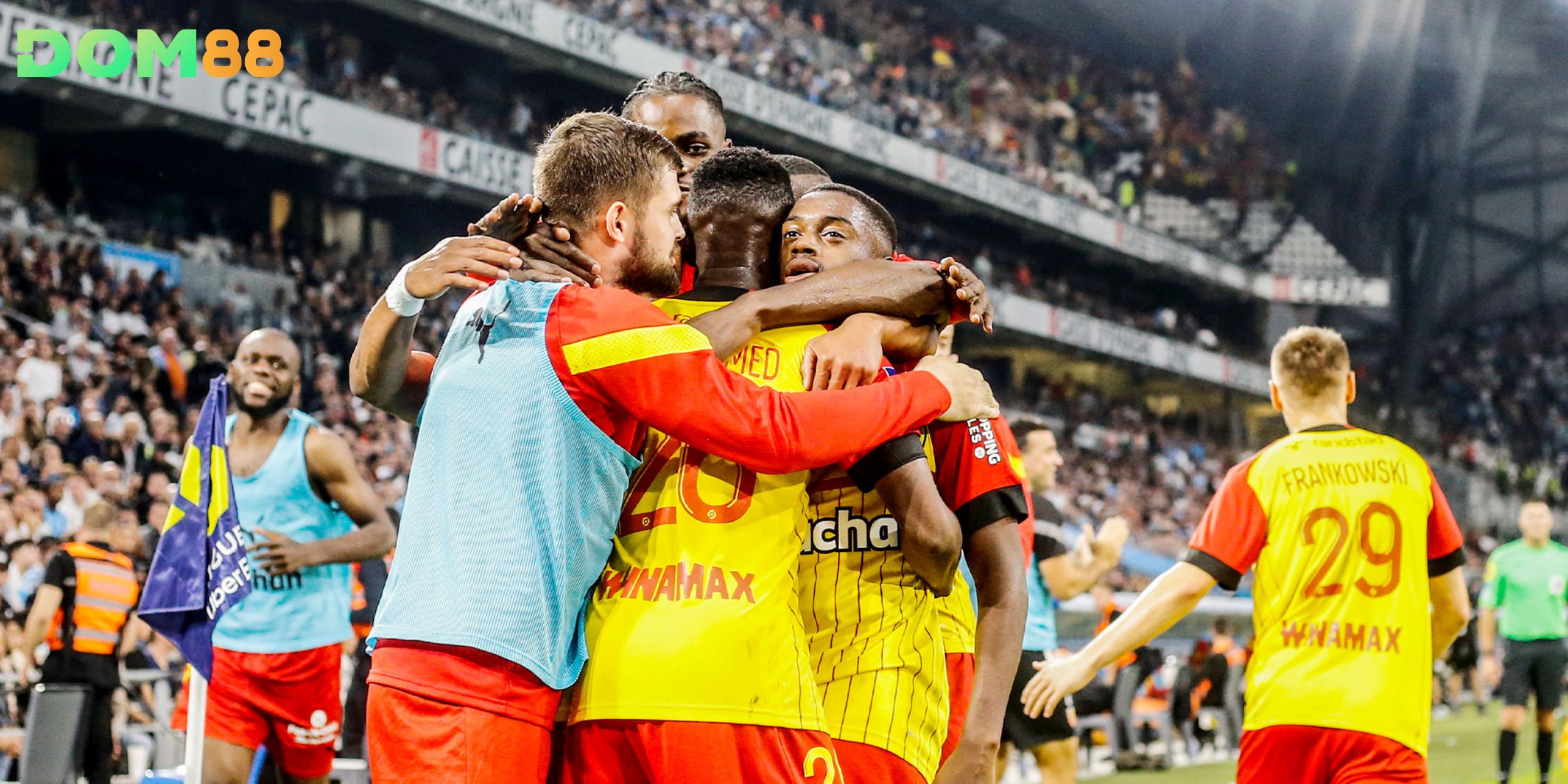 Lens thể hiện phong độ ổn định và đang dẫn đầu BXH Ligue 1