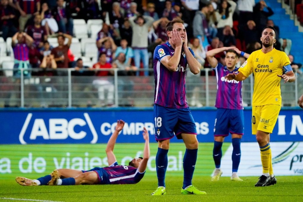 Trước giờ bóng lăn