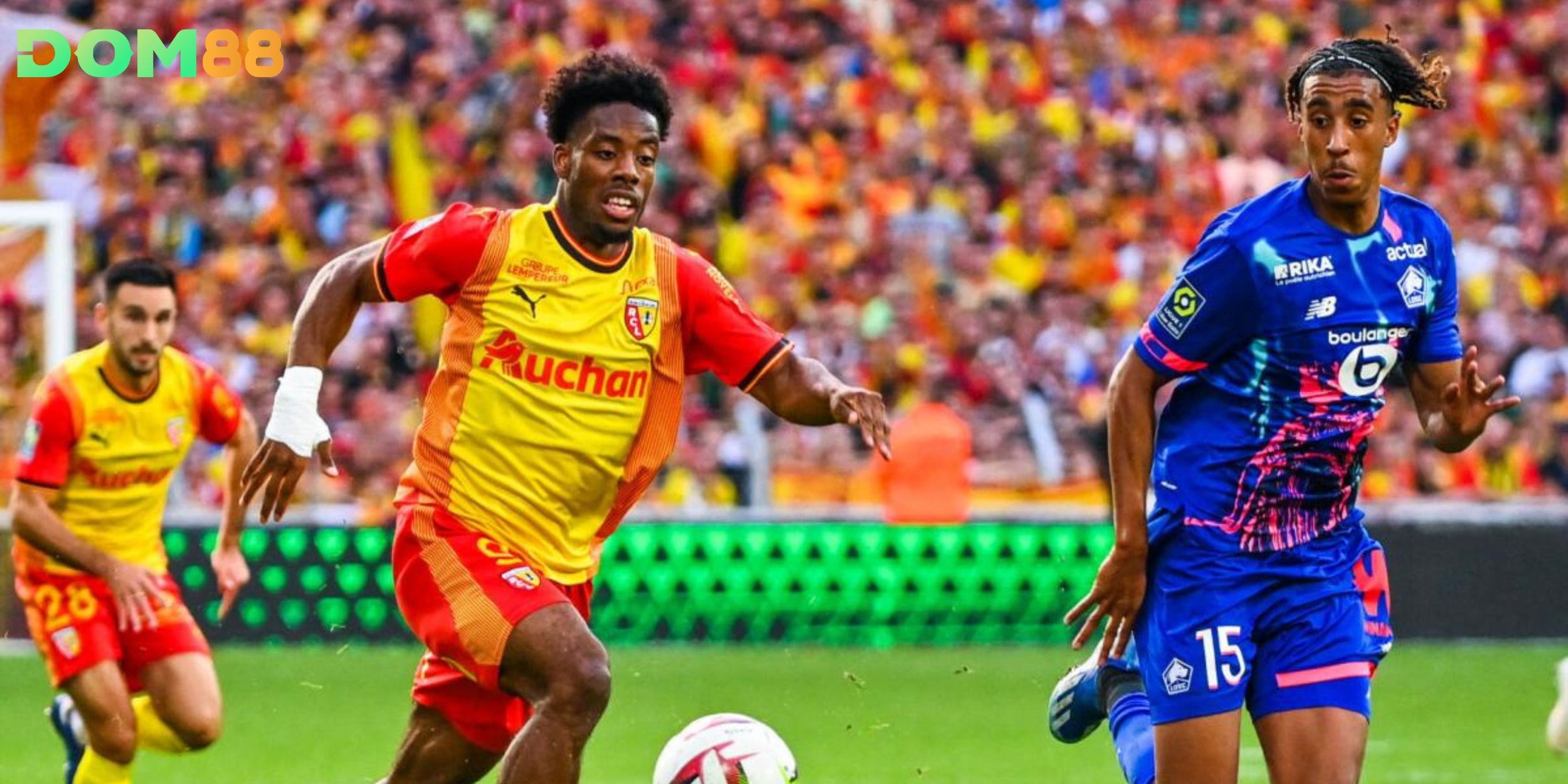 Lens tấn công mạnh mẽ và phòng ngự vững chắc, đứng vững ở top 2