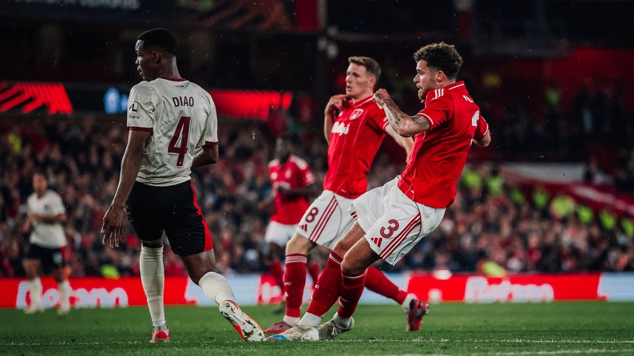 Trước giờ bóng lăn