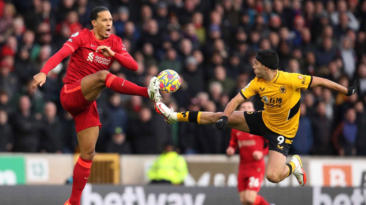 Trước giờ bóng lăn