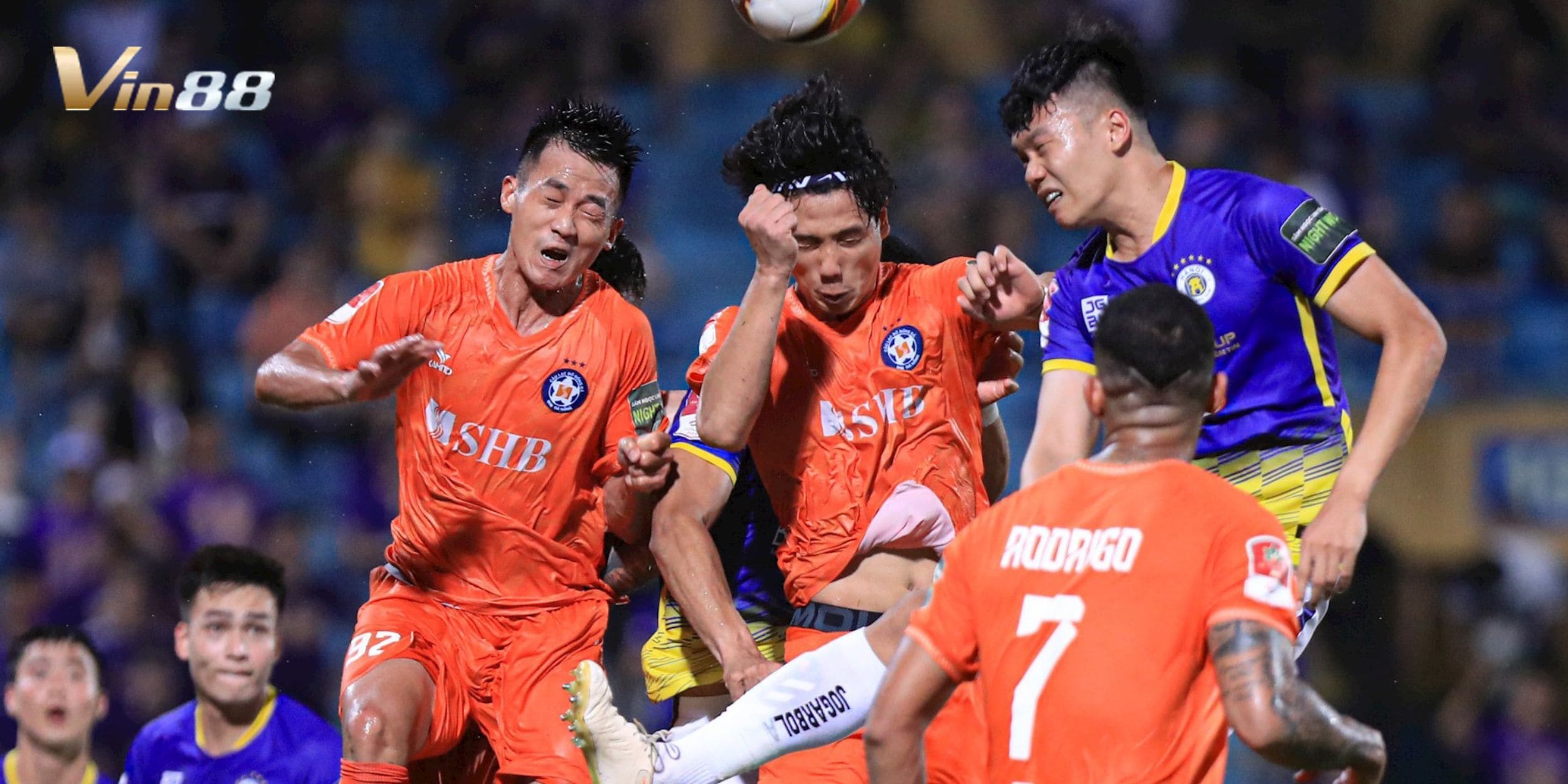 Hà Nội vs SHB Đà Nẵng nghiêng mạnh về đội cửa trên 