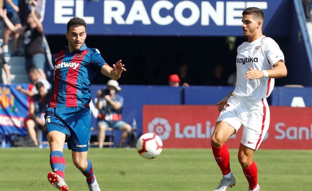 Trước giờ bóng lăn