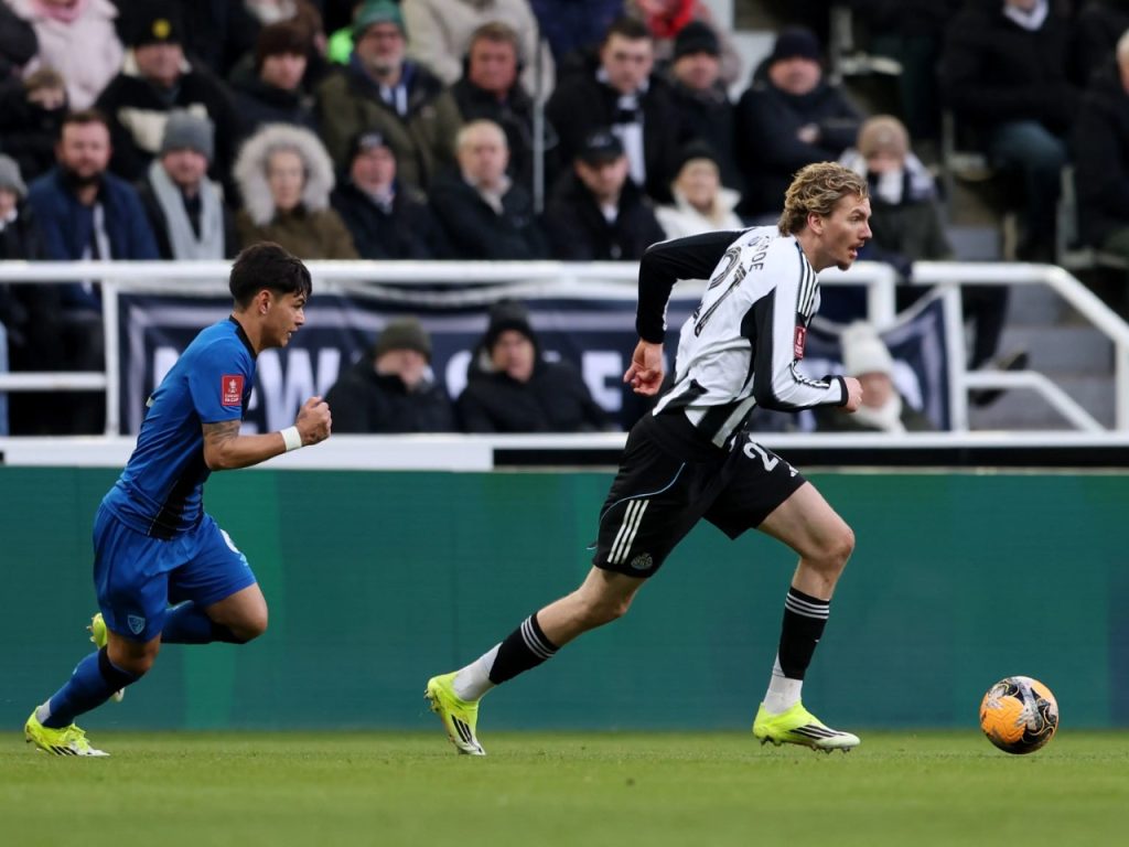 Trước giờ bóng lăn