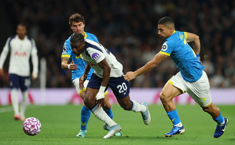 Wolves quyết đấu với Tottenham