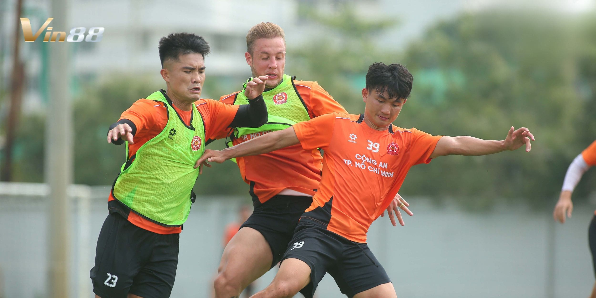 Hàng thủ Công An TP Hồ Chí Minh liên tục mắc sai lầm đáng chú ý
