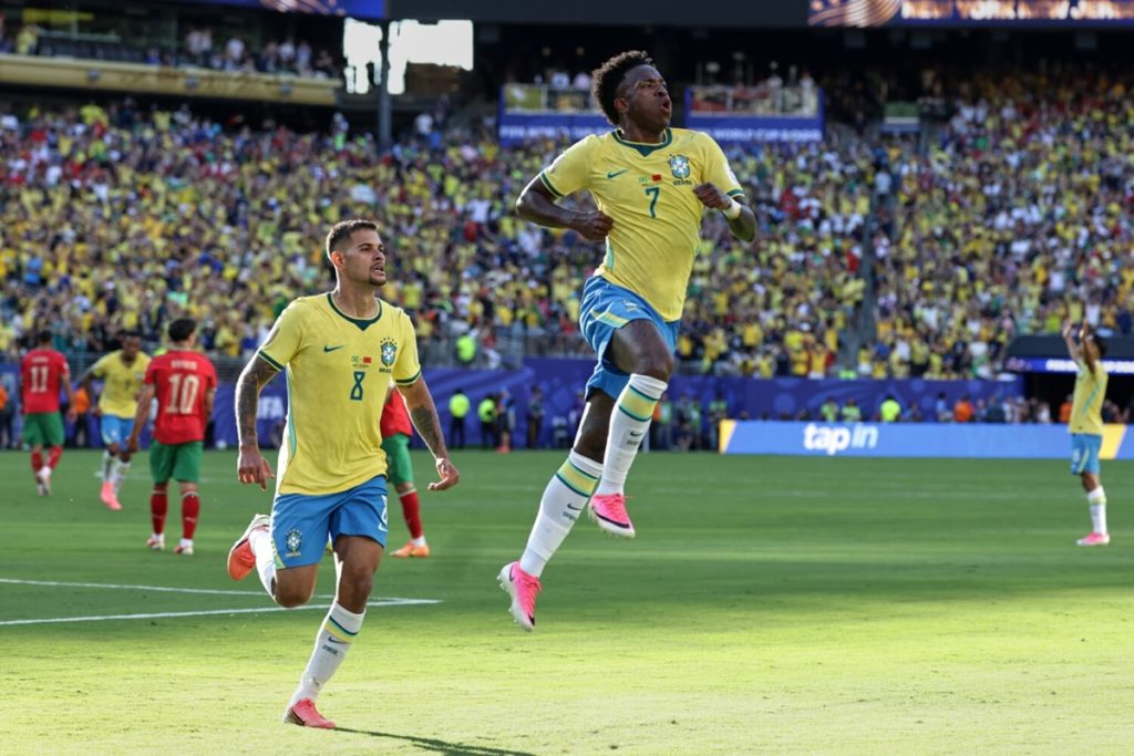Cú sảy chân ở lượt trận đầu tiên khiến Brazil phải giành chiến thắng đậm ở trận này.