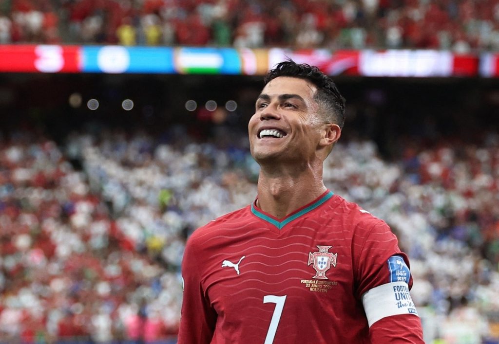 Ronaldo vừa ghi 2 bàn ở lượt trận 2 và là niềm hy vọng số 1 của Bồ Đào Nha