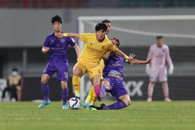 Anyang vs Gwangju FC - Chìm sâu nơi đáy bảng