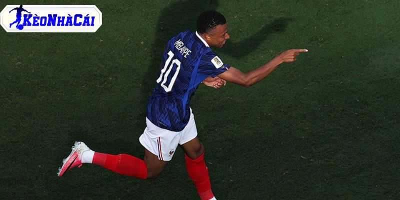 di-san-cua-mbappe-con-dang-do