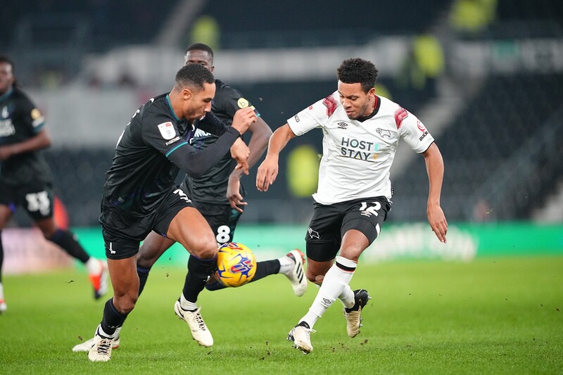 Charlton vs Derby County - Kịch tính ngày ra quân
