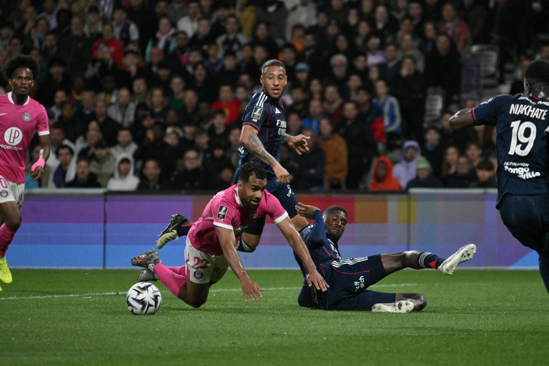 Toulouse vs Lyon - Khó khăn ngày ra quân